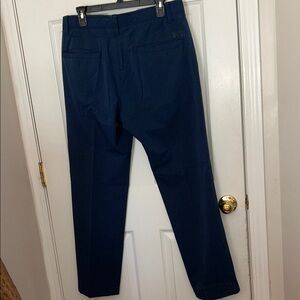 Men's Navy. Dry fit under Armour golf Pants - Classic Tailored Fit pockets